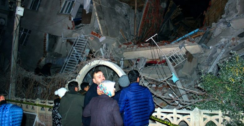 زلزال-قوي-في-تركيا-،-18-قتيلاً-،-أكثر-من-550-جريح