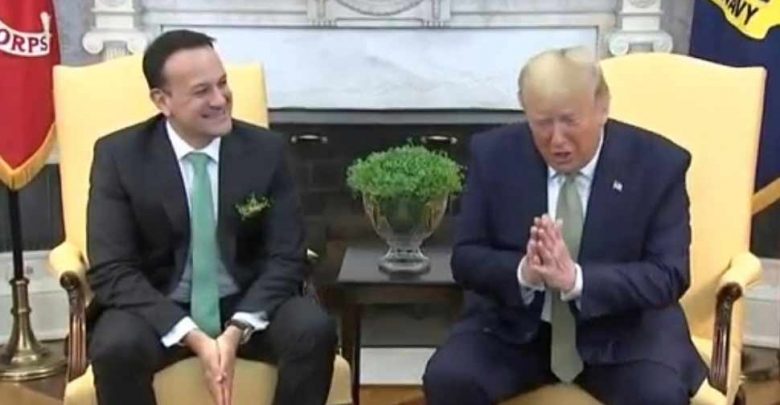 ارفع-يدك-،-خشي-ترامب-من-“-مرحبًا-''-لأيرلندا-رئيس-الوزراء-بسبب-خوف-كورونا