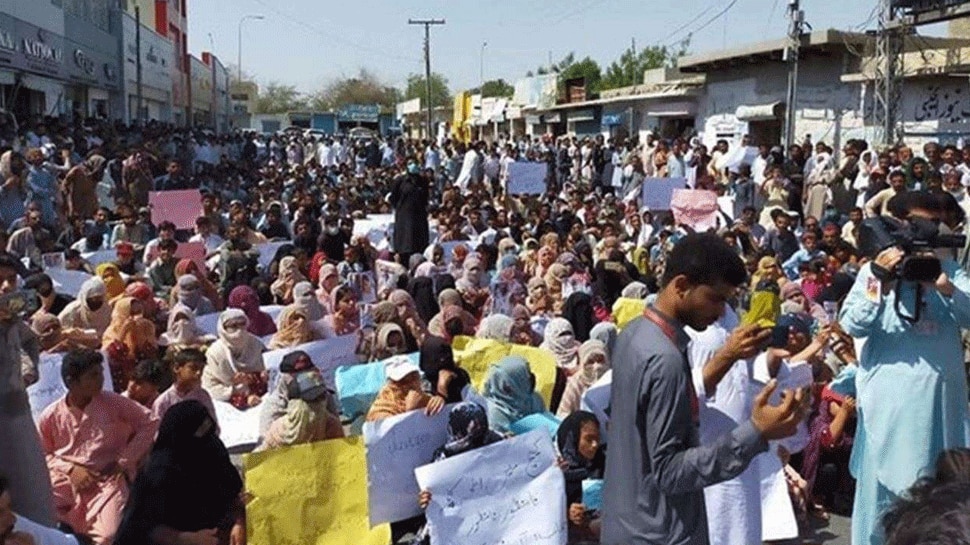 احتجاج-عنيف-ضد-الجيش-الباكستاني-في-بلوشستان-،-اضطر-إلى-إزالة-نقطة-الحدود