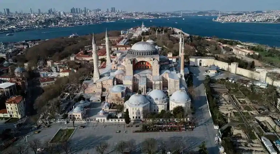 سيتم-بناء-متحف-آيا-صوفيا-الشهير-عالميًا-في-تركيا-مسجدًا-جديدًا-،-وتعرف-على-تاريخه