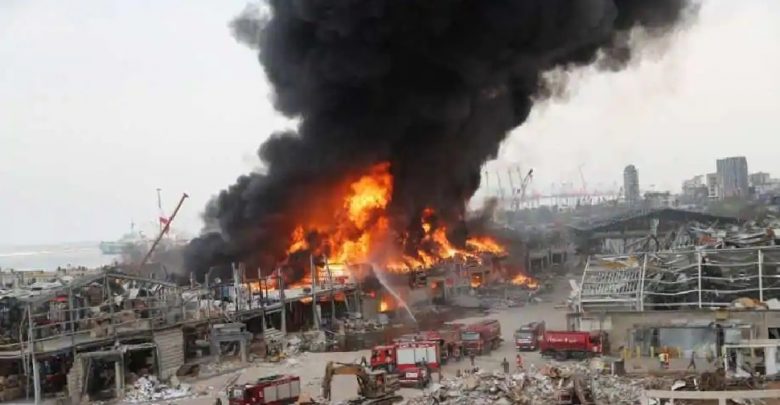 video:-दर्दनाक-विस्फोटों-के-एक-महीने-बाद-अब-बेरूत-बंदरगाह-पर-लगी-भीषण-आग