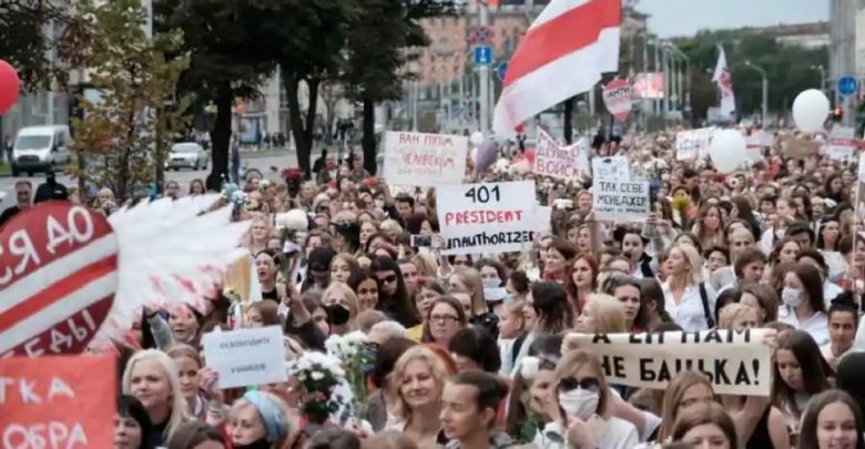تفتح-النساء-جبهة-ضد-آخر-“دكتاتور”-أوروبا-،-ويبدأن-بشعارات-“اتركوا-جادي”