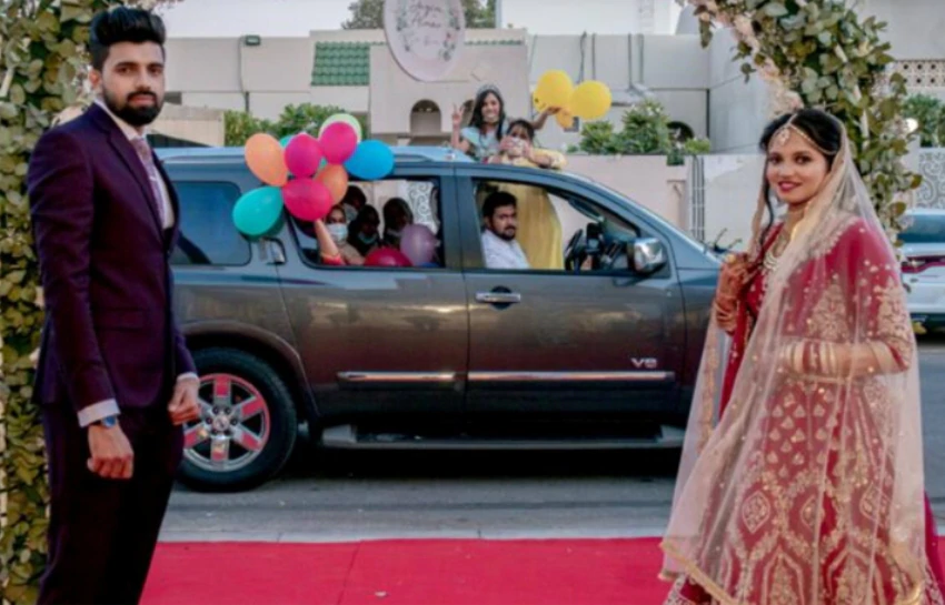 زوجان-هنديان-ينظمان-حفل-زفاف-“فتى-القيادة”-بسبب-الوباء-في-الإمارات