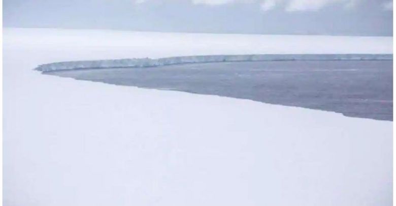 التقط-سلاح-الجو-الملكي-البريطاني-صورًا-لأكبر-جبل-جليدي-في-العالم-،-على-بعد-200-كيلومتر-من-جورجيا-الجنوبية