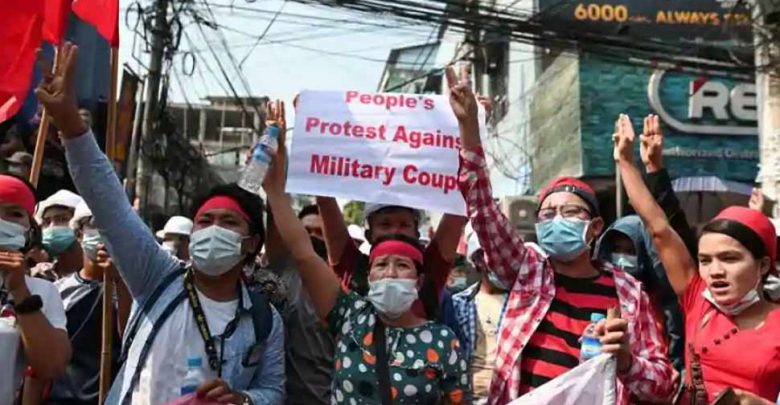 ميانمار:-احتجت-أونغ-سان-سو-كي-على-إطلاق-سراحها-،-ونزل-الناس-إلى-الشوارع-حتى-بعد-الحظر