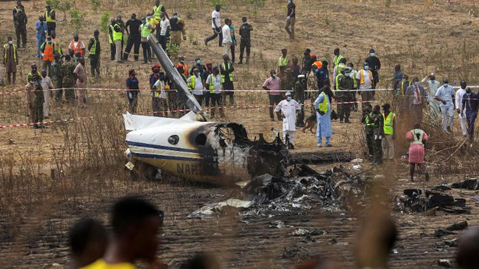 مقتل-7-أشخاص-في-تحطم-طائرة-عسكرية-قرب-مطار-في-نيجيريا.-كانت-الطائرة-في-طريقها-لهذه-المهمة-الخاصة