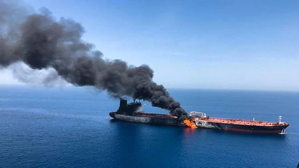 قصف-سفينة-شحن-إسرائيلية-في-خليج-عمان-،-اتهمت-إيران