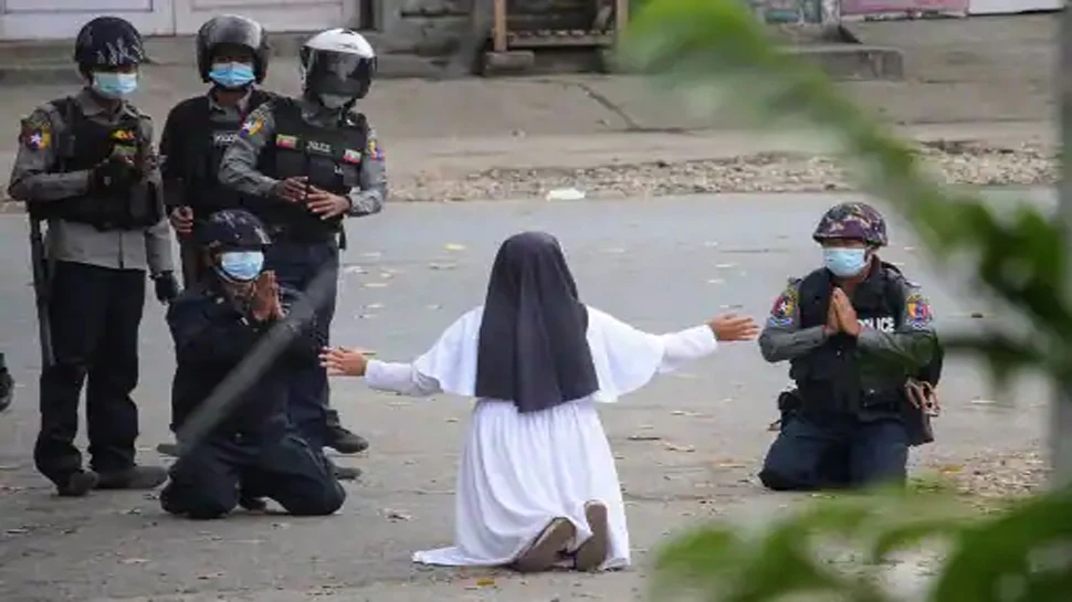 ميانمار:-نون-تناشد-على-ركبتيها-لإنقاذ-المتظاهرين-،-'أطلقوا-سراحهم-،-اقتلوني'