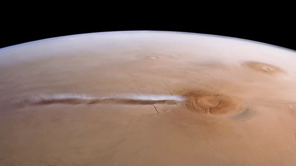 سحابة-المريخ:-سحابة-بيضاء-بطول-1800-كيلومتر-شوهدت-على-سطح-المريخ-،-كشفت-mangalyaan-التابعة-لـ-isro-سرها