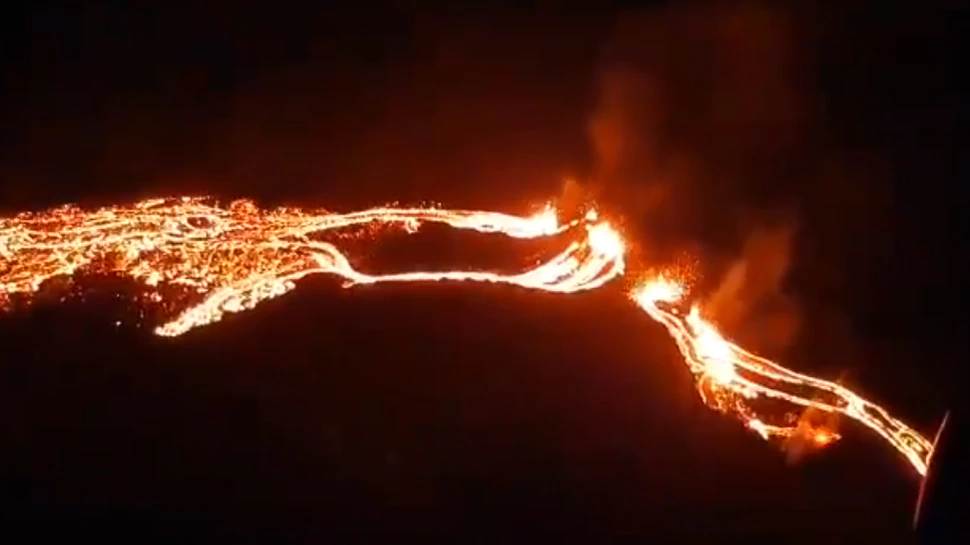 فيديو:-ثوران-بركان-في-أيسلندا-،-تتدفق-الحمم-الحمراء-في-كل-مكان