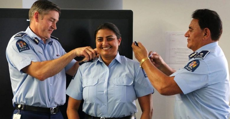 نيوزيلندا:-اعتادت-مانديب-كاور-سيدو-قيادة-سيارة-أجرة-في-الشوارع-في-وقت-سابق-،-وهي-الآن-أول-ضابطة-شرطة-هندية
