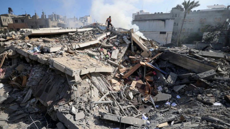 أشعلت-إسرائيل-النار-في-عدد-من-دور-الإعلام-،-بما-في-ذلك-قناة-الجزيرة-،-بصاروخ-أطلق-على-مبنى-في-غزة