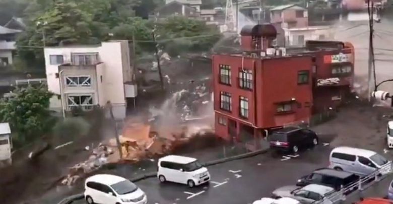 تم-هدم-العديد-من-المنازل-بسبب-الانهيار-الطيني-في-طوكيو-،-وفقد-19-شخصًا