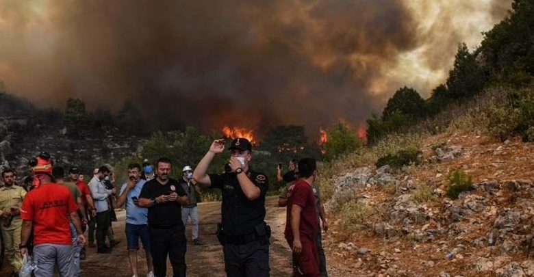 صدمت-تركيا-بحرائق-الغابات-،-وأصبح-الناس-غير-قادرين-على-التنفس-بسبب-الدخان