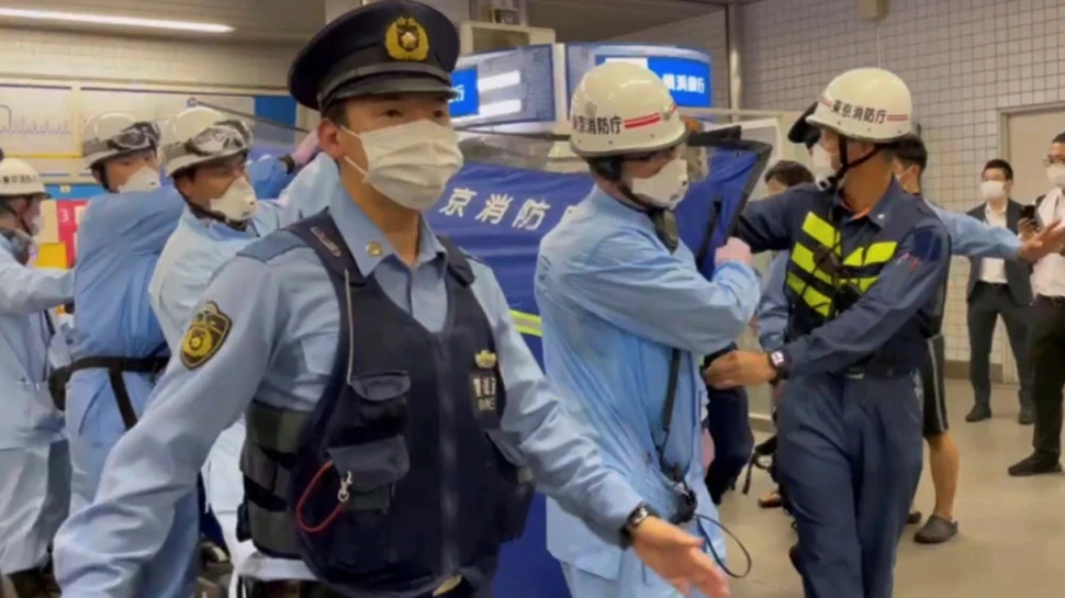 اليابان:-هاجم-مهاجم-قطار-بسكين-،-وأصيب-10-أشخاص