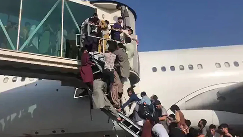 فيديو:-مشهد-مروع-في-مطار-كابول-،-قاتل-من-أجل-الجلوس-في-الطائرة-؛-الناس-يتسلقون-فوق-بعضهم-البعض