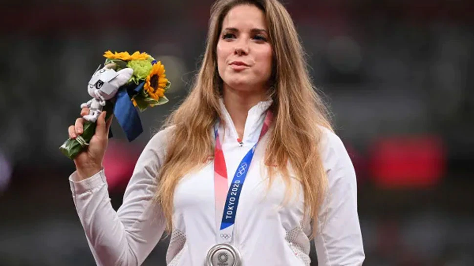 بولندا:-بطلة-طوكيو-الأولمبية-ماريا-أندريجيتش-تبيع-ميداليتها-لإنقاذ-حياة-نافتاج-التي-تكافح-سرطان-العظام
