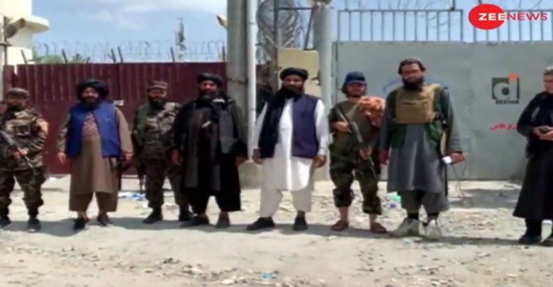 استولت-طالبان-على-3-بوابات-في-مطار-كابول-،-كما-تم-حظر-الرحلات-الجوية