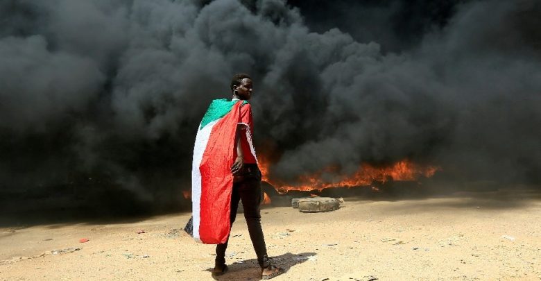تمت-المطالبة-بالديمقراطية-في-العالم-،-وحدث-انقلاب-“بطيء”-في-السودان