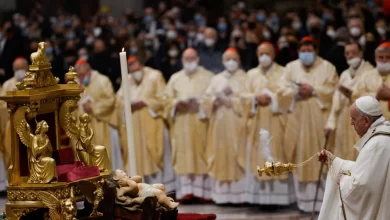 تلاشى-الاحتفال-بعيد-الميلاد-وسط-تهديد-متزايد-بكورونا-،-وطلب-البابا-هذه-الصلاة