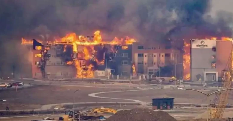 أمريكا:-انتشار-حرائق-الغابات-في-كولورادو-،-وحرق-مئات-المنازل