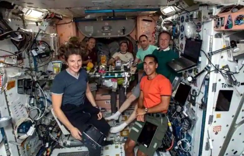 لأول-مرة-في-الفضاء-،-احتفل-10-أشخاص-بالعام-الجديد-،-وانضم-83-رائد-فضاء-خلال-21-عامًا