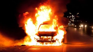 الولايات-المتحدة:-كان-الشخص-يشعل-النار-في-السيارات-المتوقفة-بالقرب-من-مركز-الشرطة-،-تعرف-على-ما-حدث-بعد-ذلك